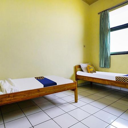 Spot On 91064 Wisma Lec Syariah Garut Kültér fotó